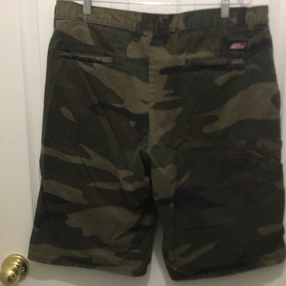 Dickies Camo Shorts 5 Pockets Lightweight EUC - Picture 2 of 6